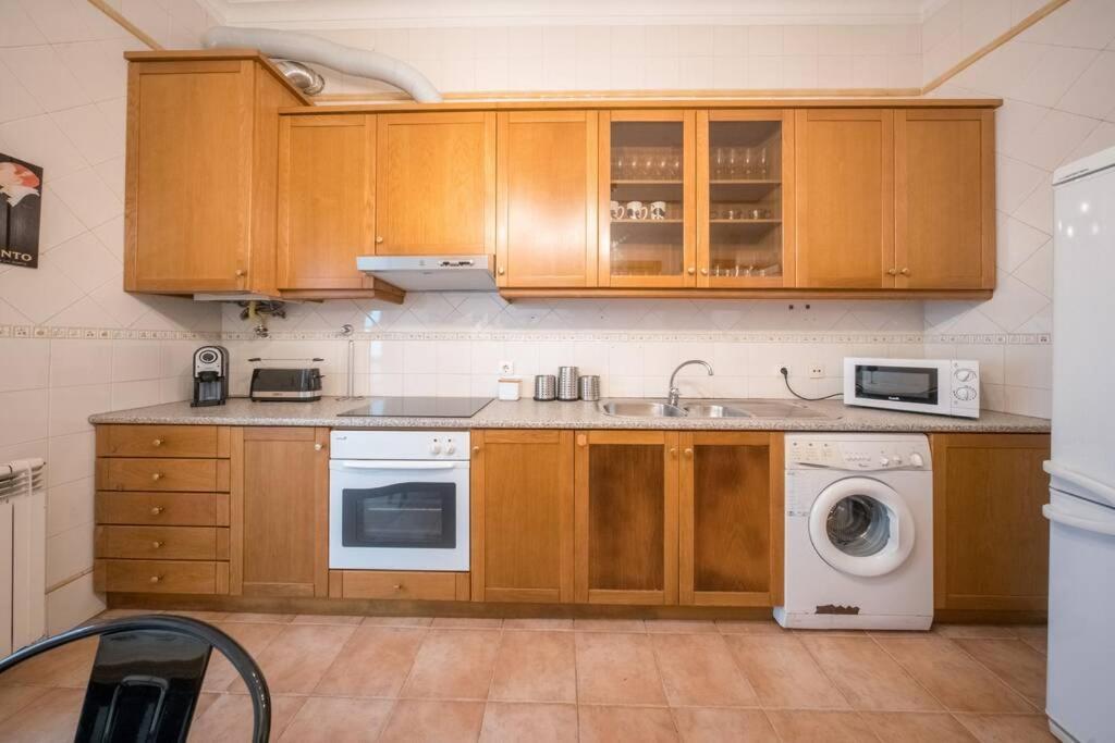 Beautiful Apartment Near The Center Of リスボン エクステリア 写真